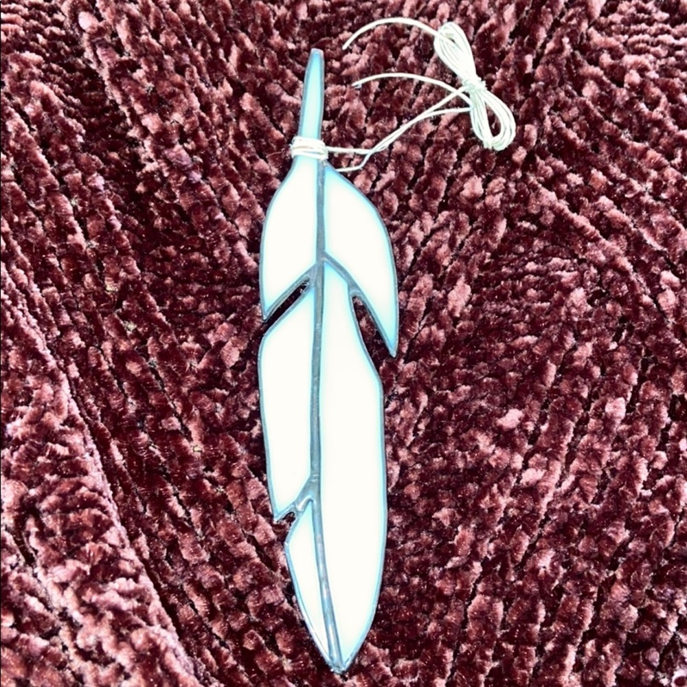 STAINED GLASS FEATHER W/HEMP CORD FOR HANGING - Picture 3 of 3